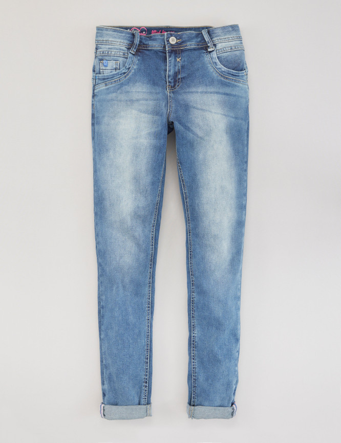 Laid Goods Front View