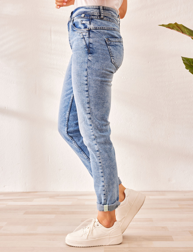 Laid Goods Front View