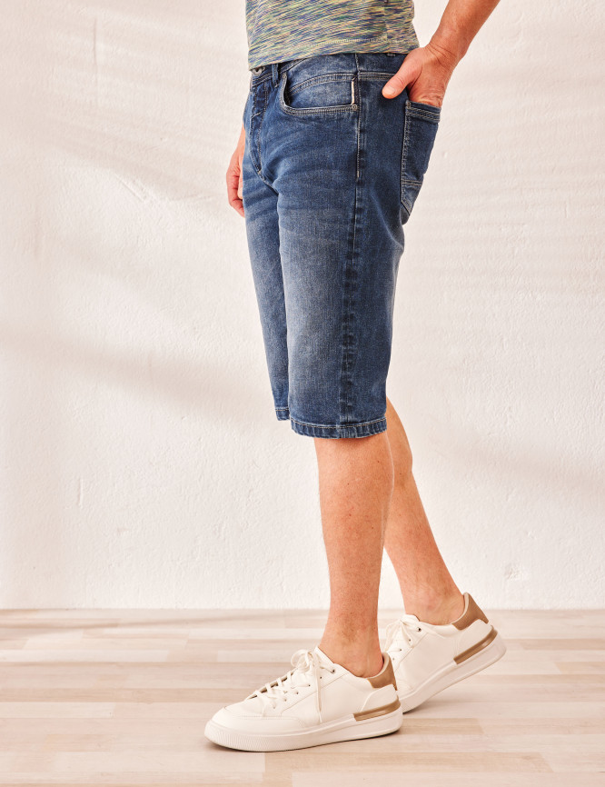 Laid Goods Front View