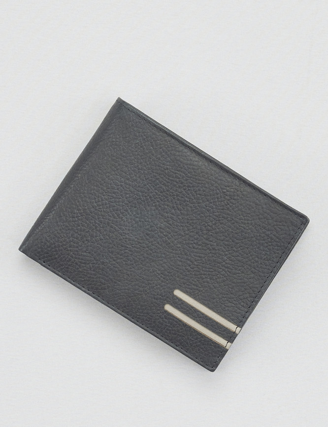 Laid Goods Front View