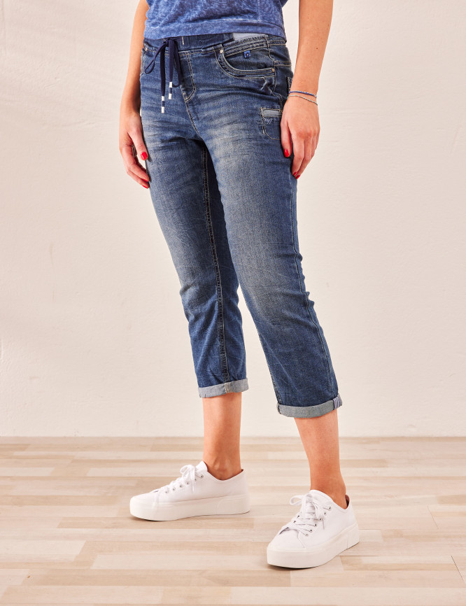 Laid Goods Front View