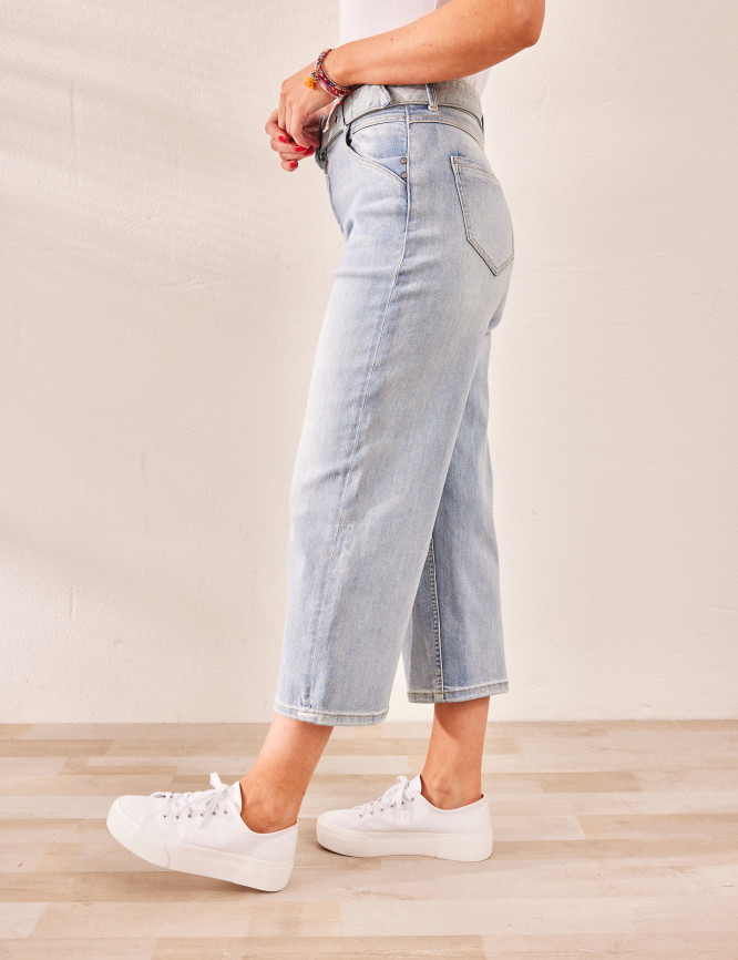 Laid Goods Front View