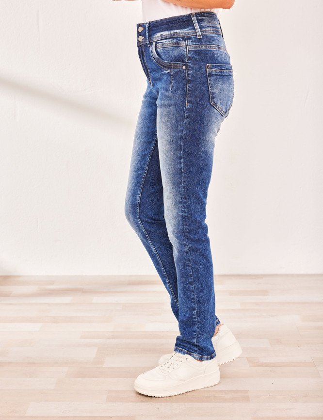 Laid Goods Front View