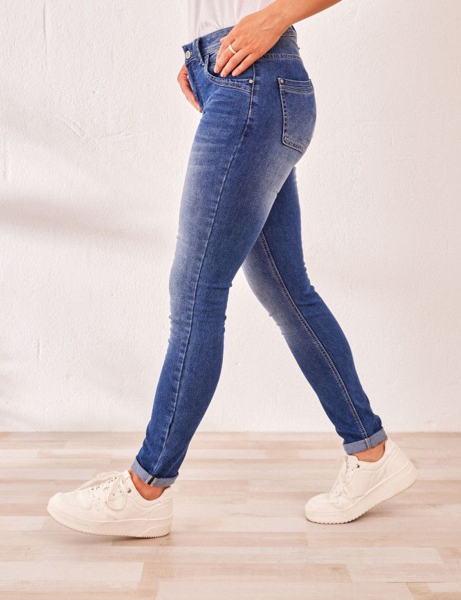 Laid Goods Front View