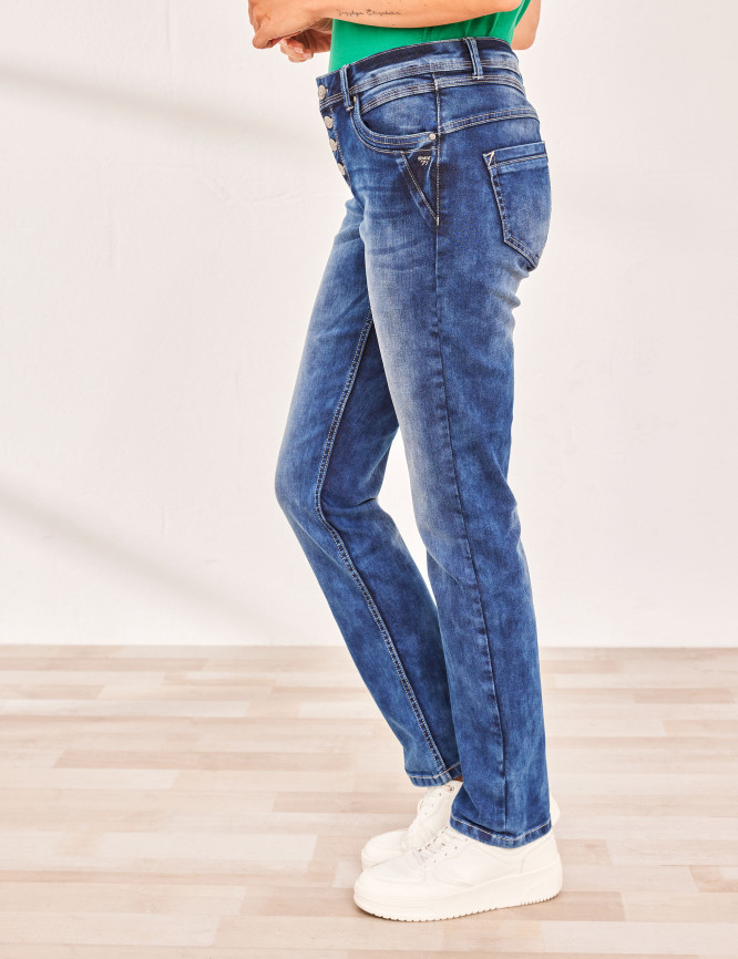 Laid Goods Front View