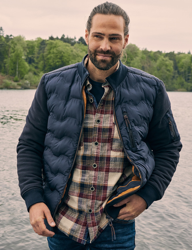 Laid Goods Front View