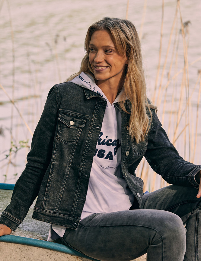 Laid Goods Front View