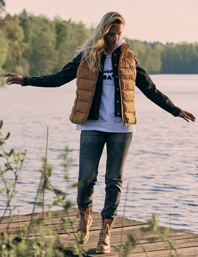 Laid Goods Front View