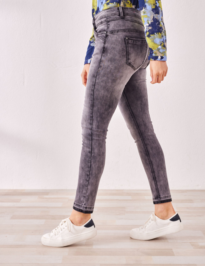 Laid Goods Front View