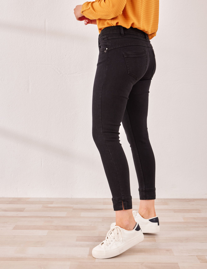 Laid Goods Front View