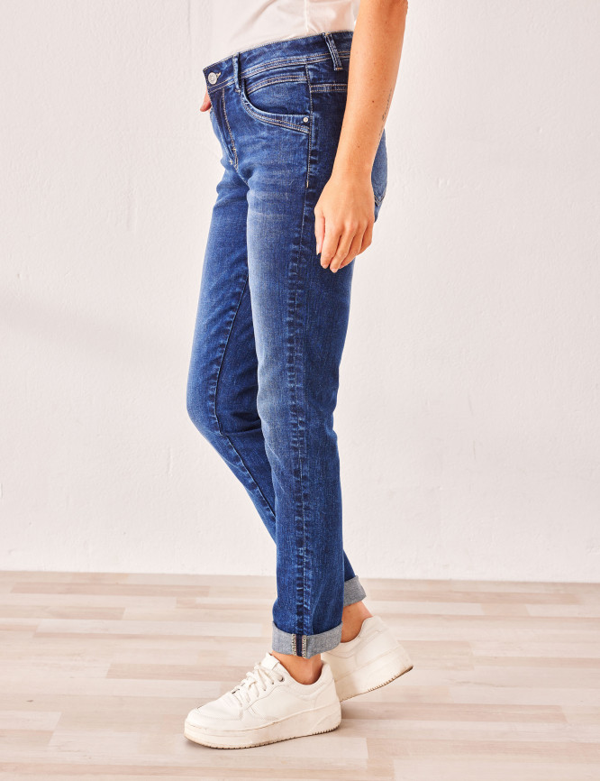 Laid Goods Front View