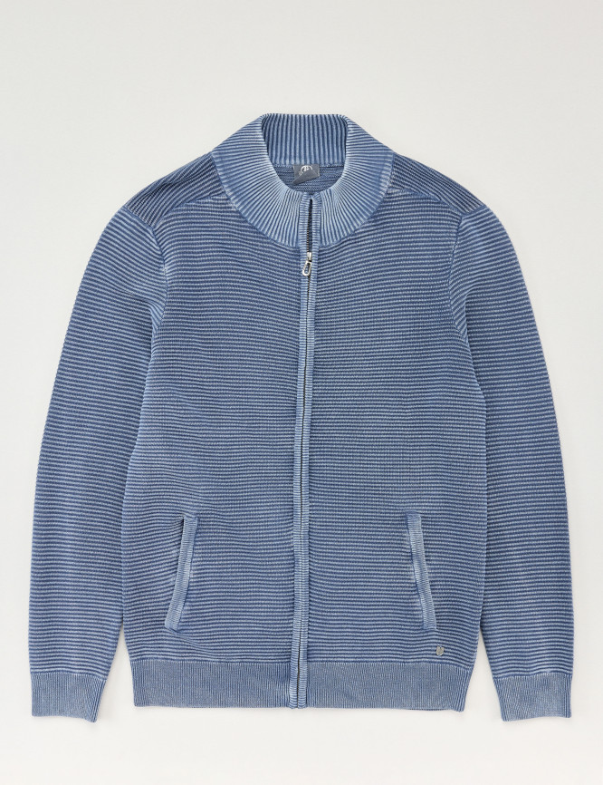 Laid Goods Front View