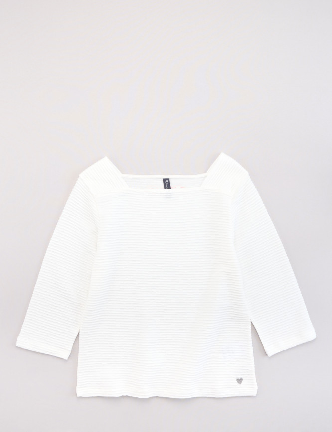 Laid Goods Front View