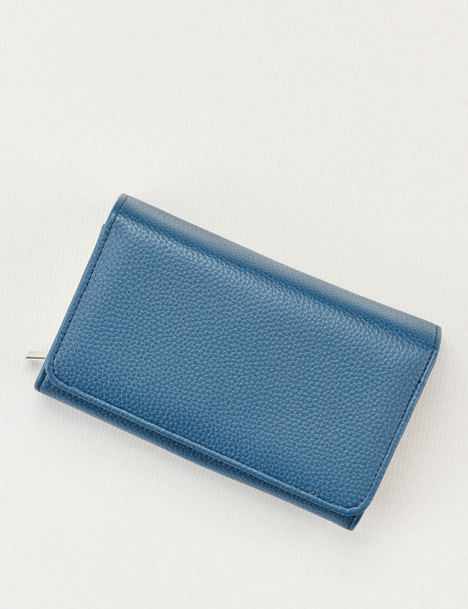 Laid Goods Front View