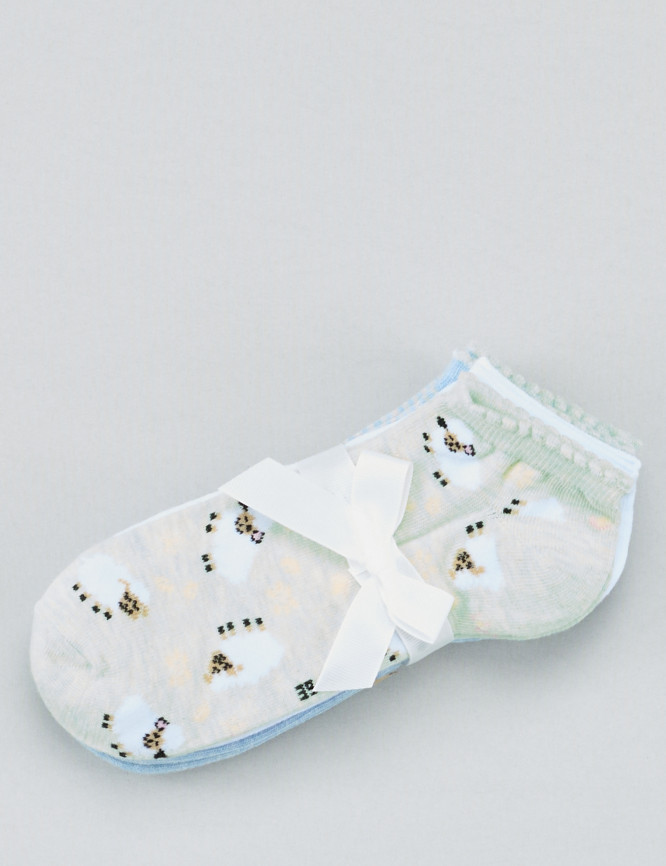 Laid Goods Front View