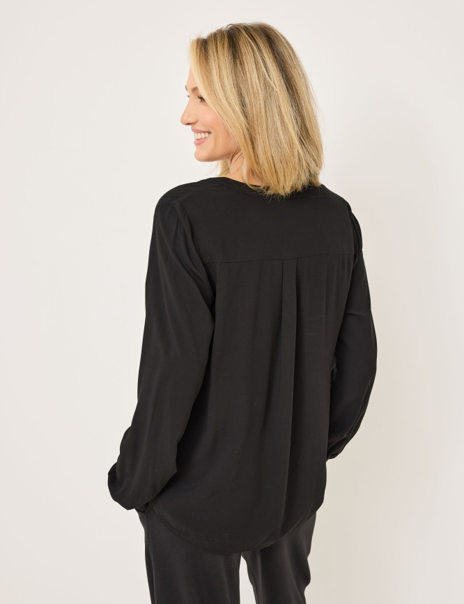 Model Back View