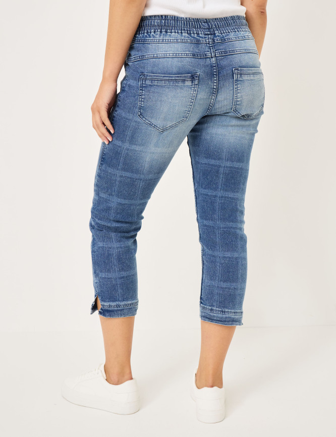 Model Back View