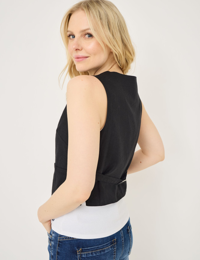 Model Back View