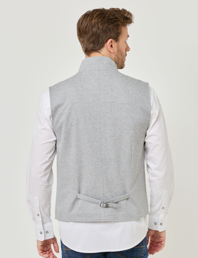 Model Back View